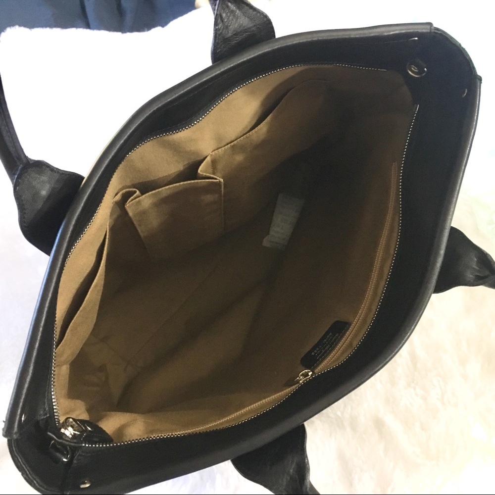 Sleek Ferragamo Leather Business Tote, Nero, Large 17W 16.5H 6.5D - Picture 8 of 9